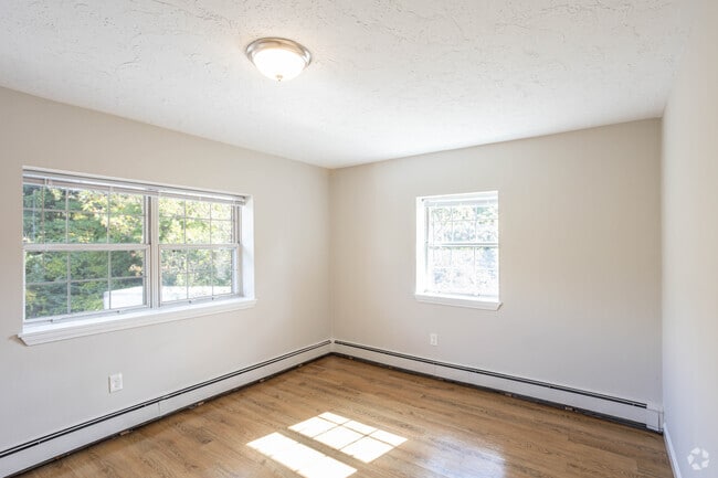 2BR, 1BA - 910SF - Primary Bedroom
