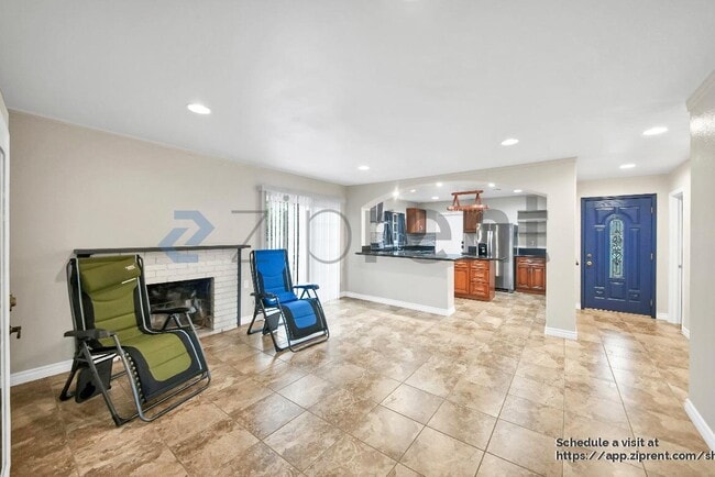 Photo - 2335 Logan St