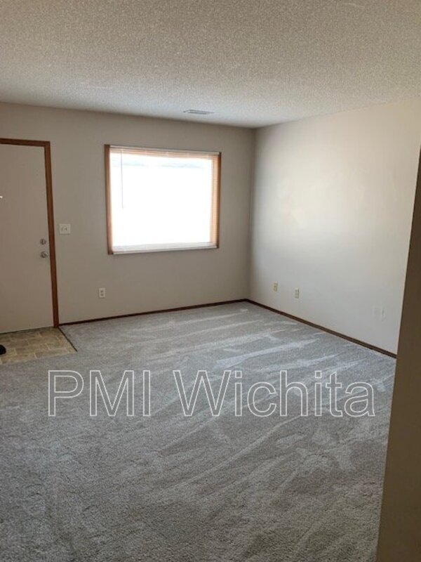 Photo - 5526 W 9th St N