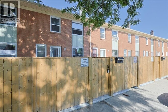 Photo - 834 Exmouth St