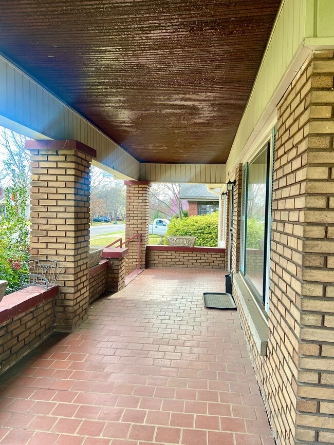 Photo - 626 10th Ave S