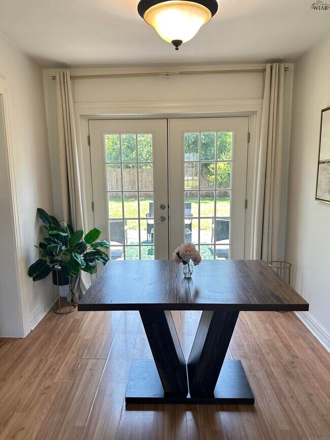 Photo - 3105 Sherwood Ln