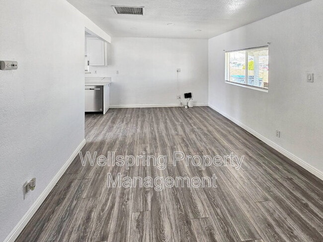 Photo - 327 W Haloid Ave