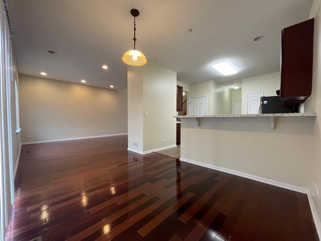 Photo - 1904 Maureen Dr