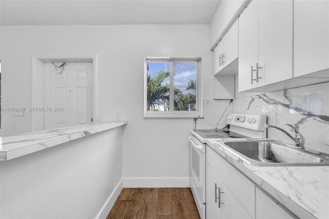 Photo - 5549 NE Miami Ct Unit 1