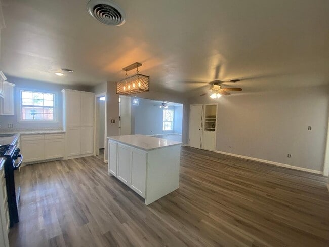 Photo - 426 E 50th St