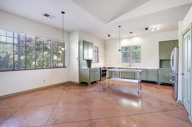 Photo - 1852 Griegos Rd NW