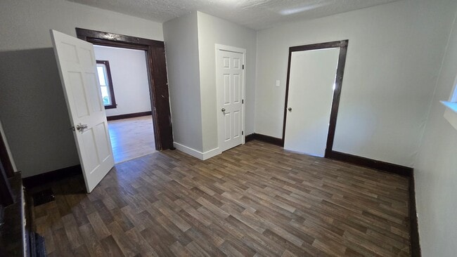 Photo - 537 Woodville Rd