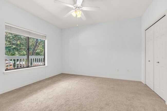 Photo - 407 Westlake Ct