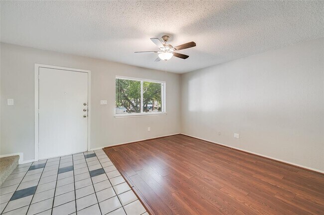 Photo - 5913 Little Creek Trail