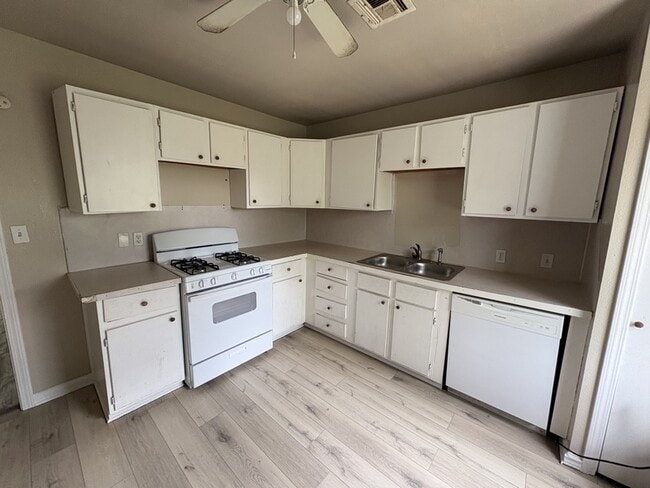 Photo - 240 East 30th St N