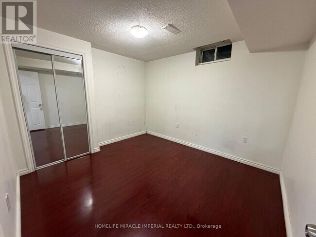 Photo - 2 Attview Crescent