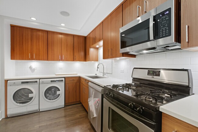 Photo - 643 W Roscoe St Unit B1