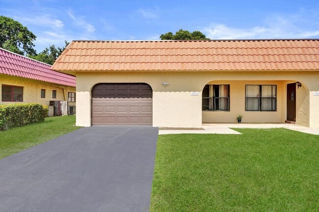 Photo - 7010-7012 NW 78th Ave
