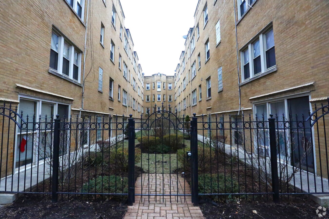 4815-4835 CON Belle Plaine ¡alejado - 4815-4835 W Belle Plaine Ave