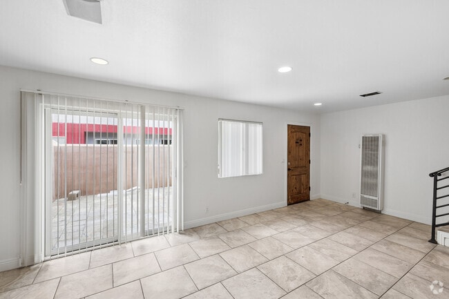 2BR, 2BA - 1,100SF - Living Room