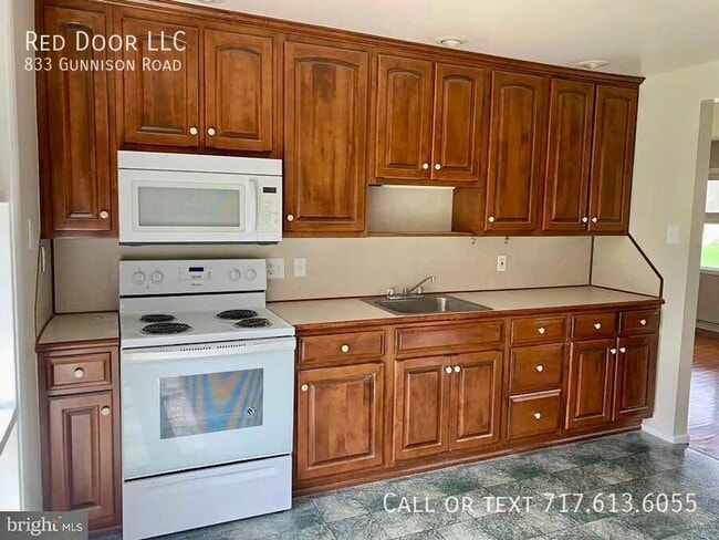 Photo - 833 Gunnison Rd