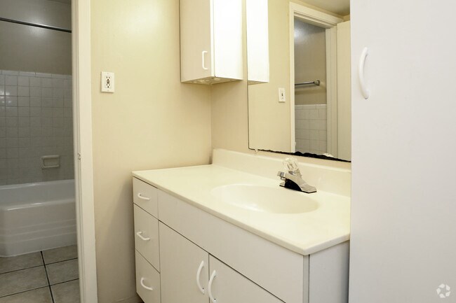 1BR,1BA