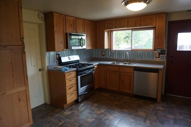 Photo - Two Bedroom Duplex in Golden!!