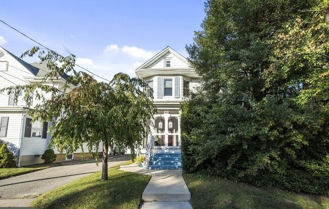 Photo - 105 Dickinson Rd