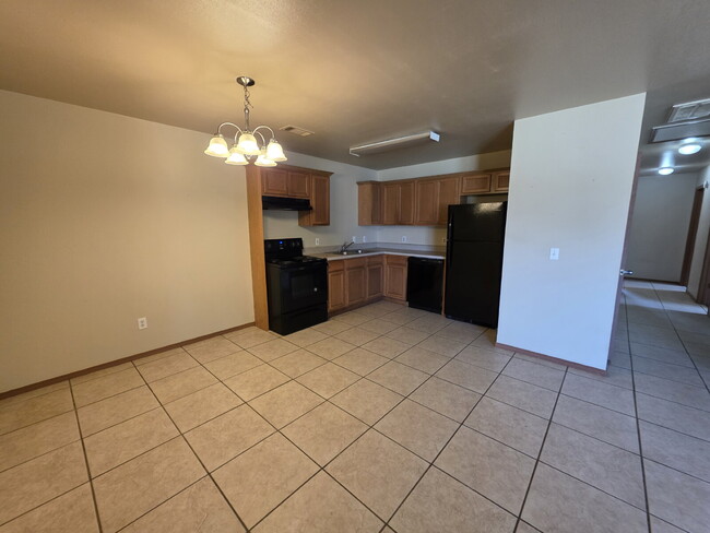 Photo - 320 E Laura St