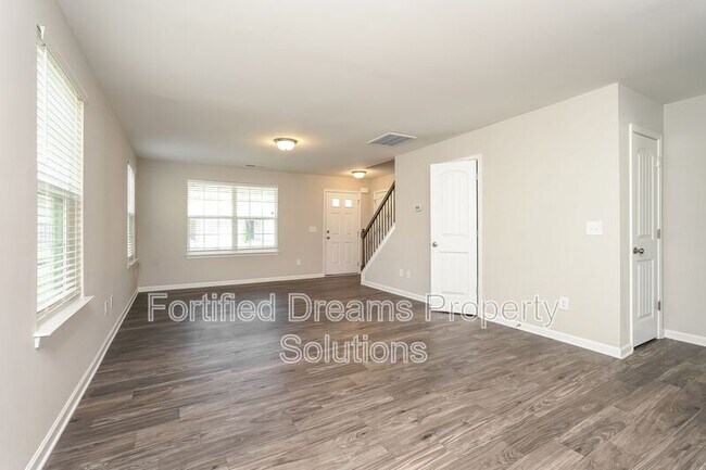 Photo - 119 Red Plum Ln