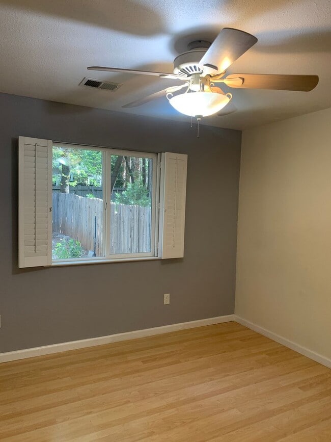 Photo - Beautiful Move in Ready 3 bedroom 2 bath home in Established neighborhood