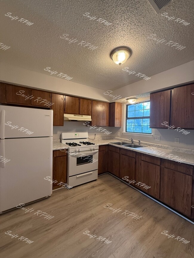 Photo - 107 W Nichols St