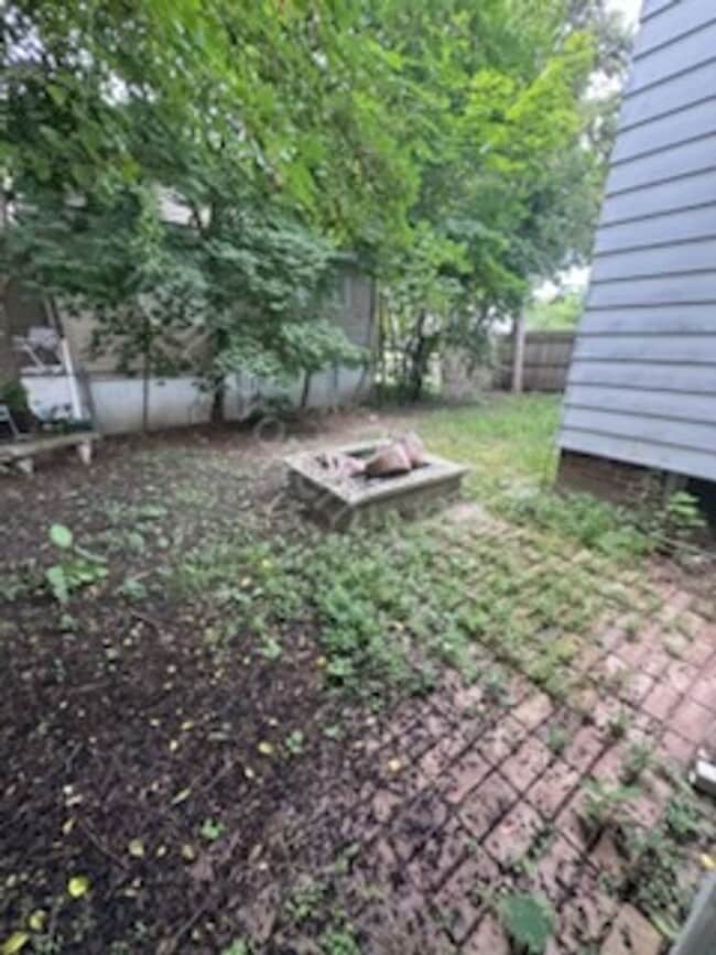 Large 4 bedroom 1 bath house - Large 4 bedroom 1 bath house