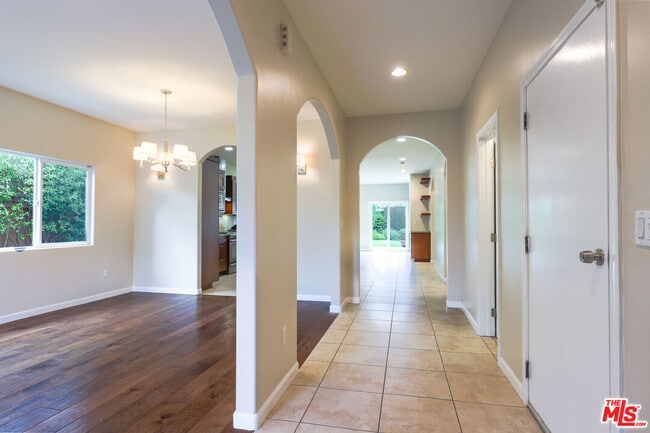 Photo - 2210 Manning Ave