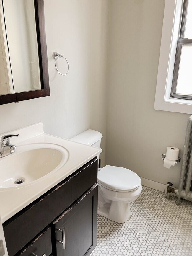 Photo - 5156 N Leavitt St