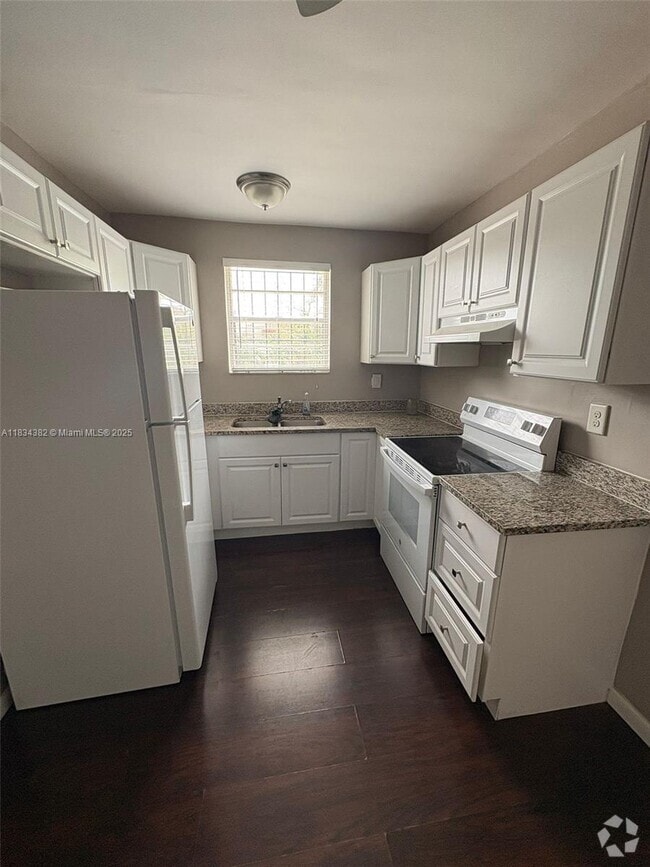 Building Photo - 812 SW 19th Ave Unit 2 Rental