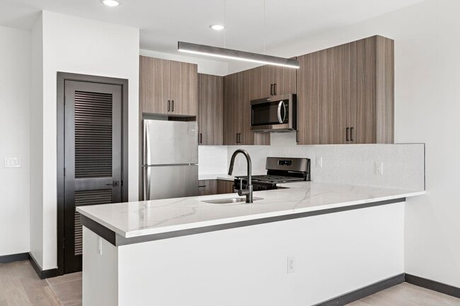 Building Photo - 132 Mallory Ave Unit 502 Rental