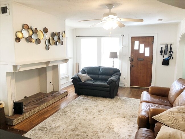 Photo - 2202 W Main St
