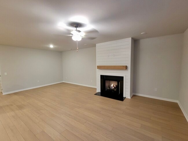 Photo - 207 Stockyard Cir