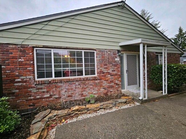 Building Photo - 1814 NE 19th St