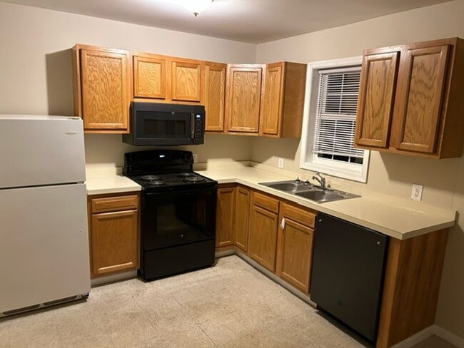 Building Photo - Womelsdorf Unit 9 S 2nd