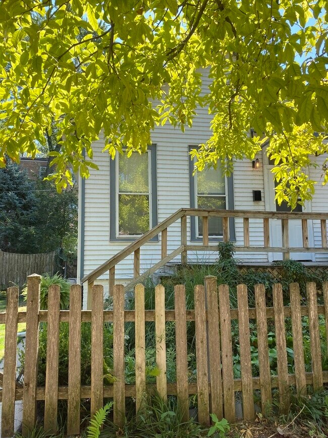 Photo - 810 Simpson St Rental
