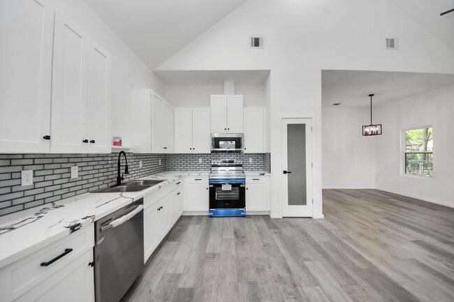 Photo - 605 E Murrill St