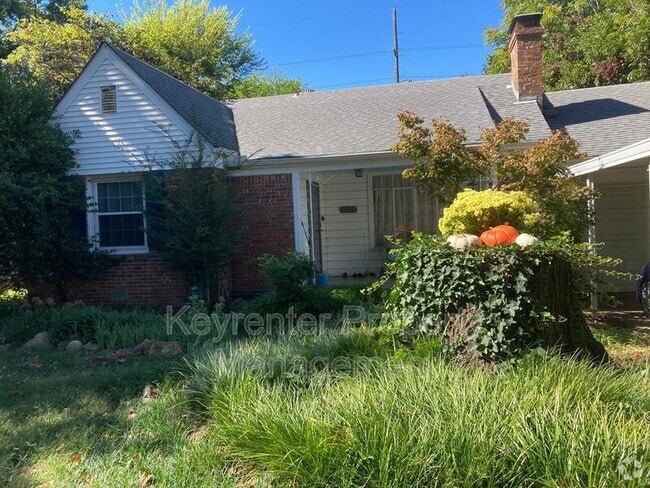 Building Photo - 2220 S Indianapolis Ave Rental