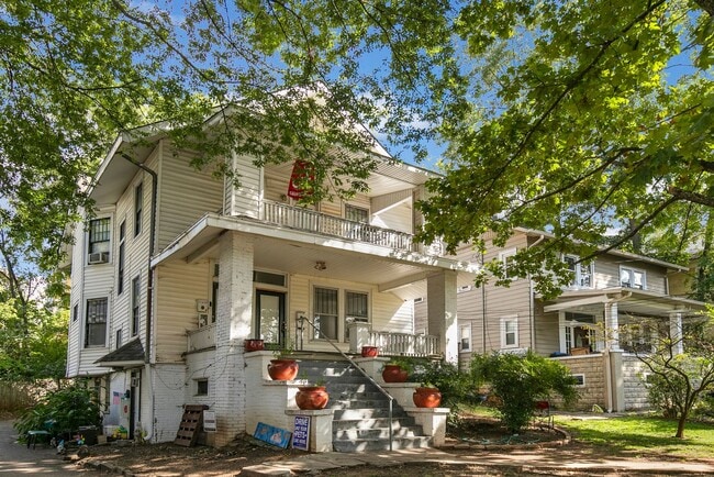 Photo - Laurelton Oaks