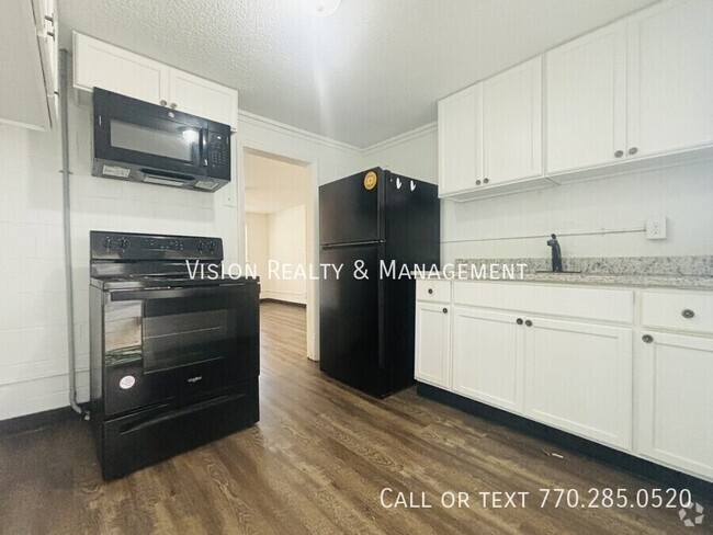 Building Photo - Newly renovated 2 bed, 1 bath Unit A Rental