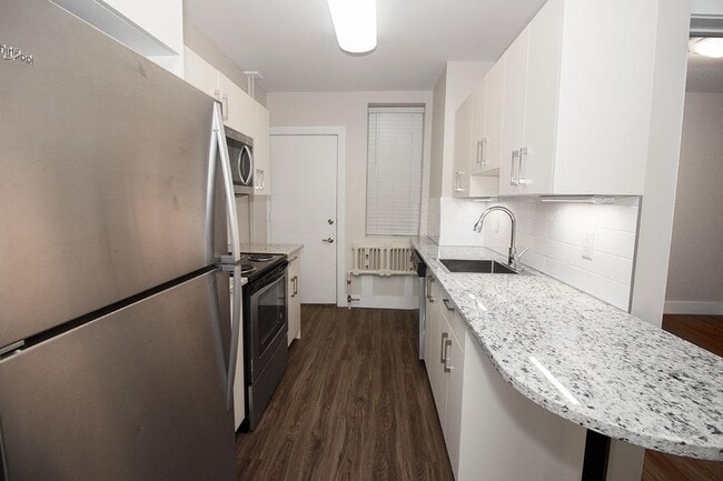 Kitchen - 834 Grosvenor Luxury Apartment