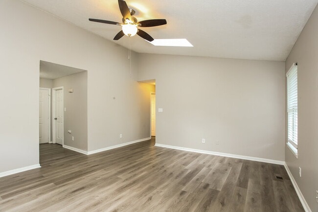 Photo - 7825 Jaclyn Dr