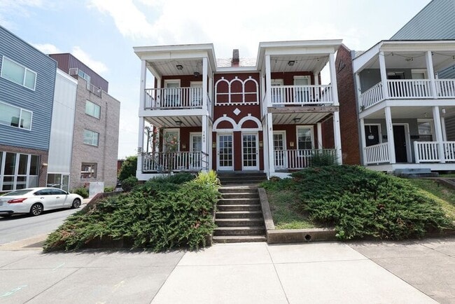 Building Photo - 1400 Bainbridge St Unit B