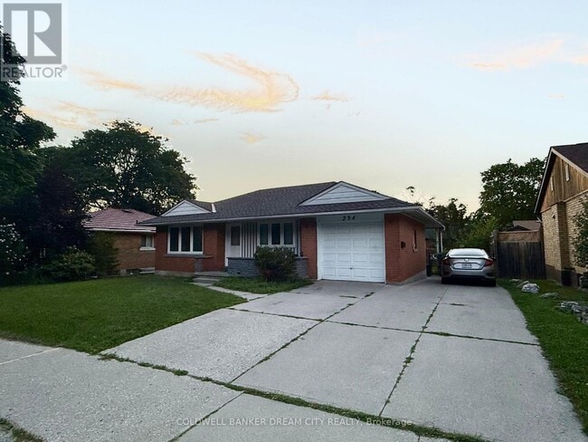 Photo - 234 Erb St E
