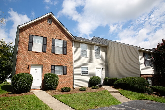 Laurel Bluff Apartments and Townhomes