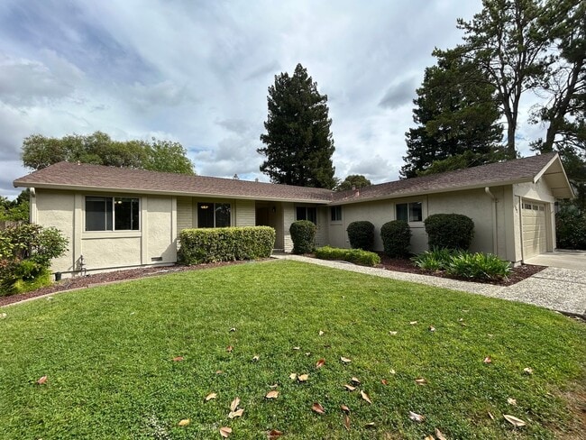 Building Photo - Spacious 4-Bedroom 2.5 Bath Single-Story H...