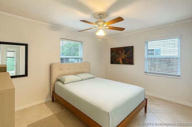 1613 NW 4th Ave