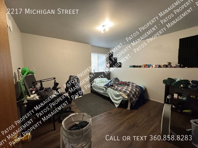 Photo - 2217 Michigan St
